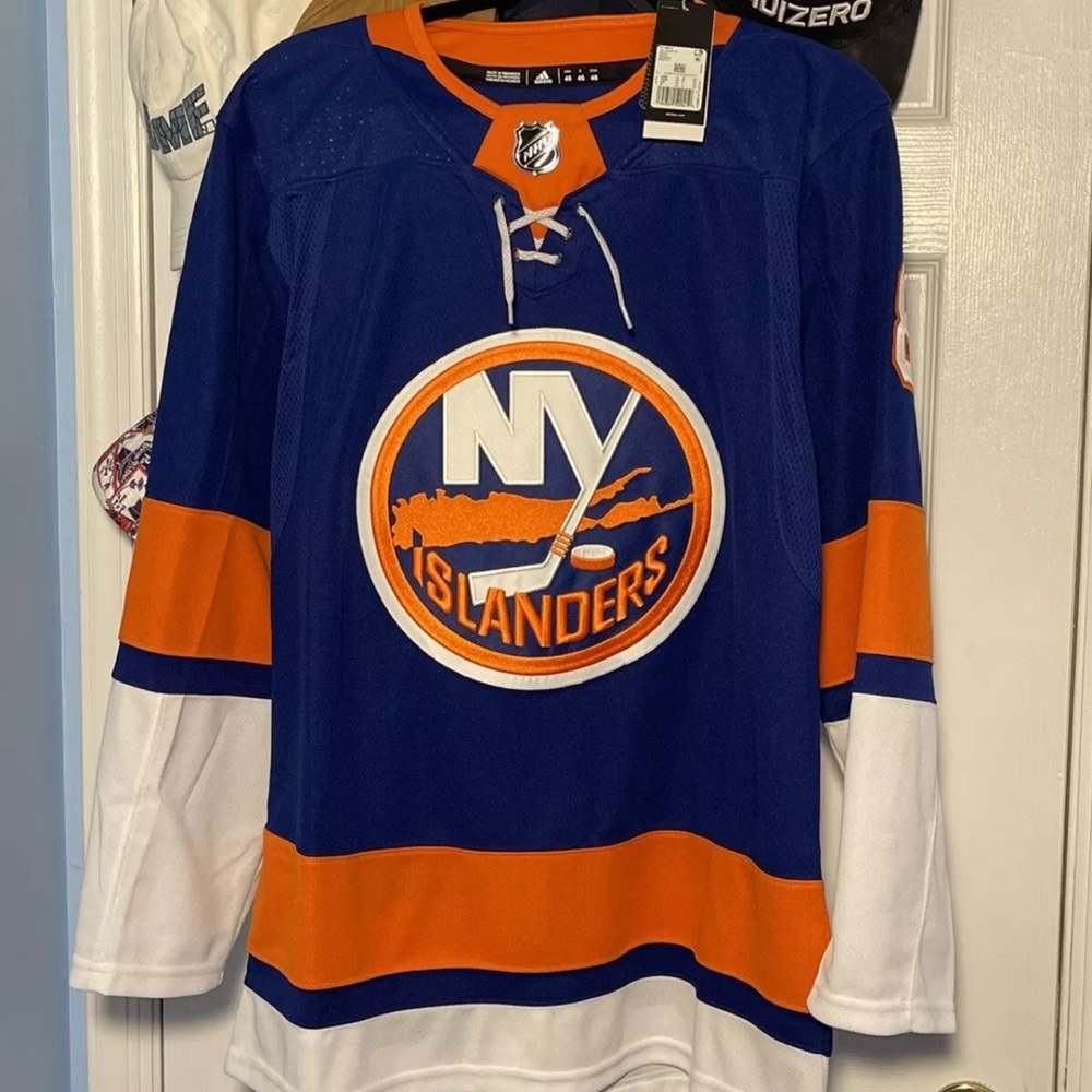 New York Islanders-#8 Noah Dobson auth. Adidas NWT jersey size 46